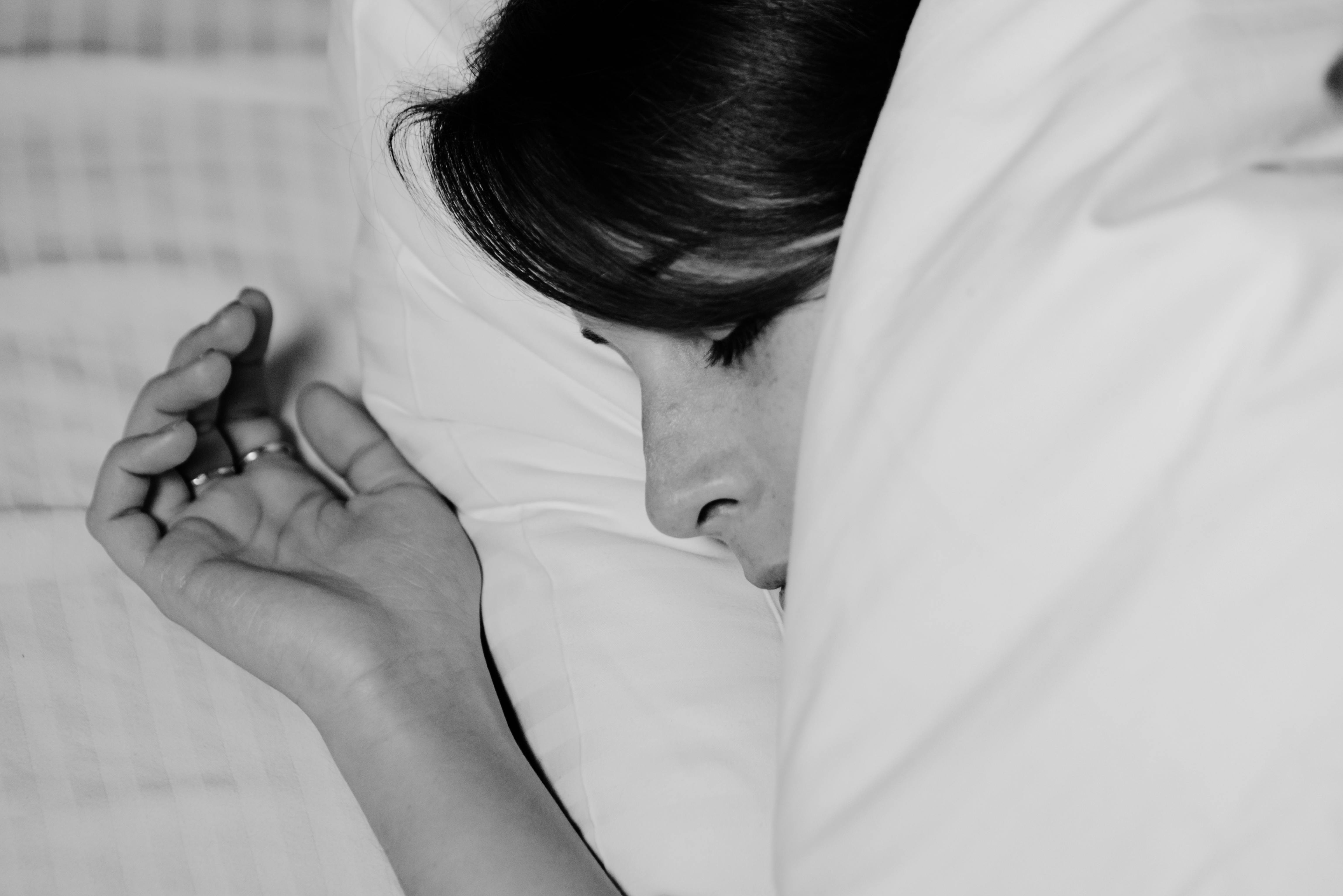 Why You Wake Up Tired with the Windows Closed (It’s Not Your Sleep Cycle)